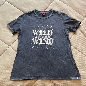 🔮3/$24 SALE🔮 Ali Dee Collection 100% Cotton Wild as the Wind Graphic Tee Medium